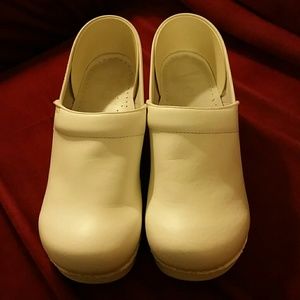 Leather Danskos sz 11